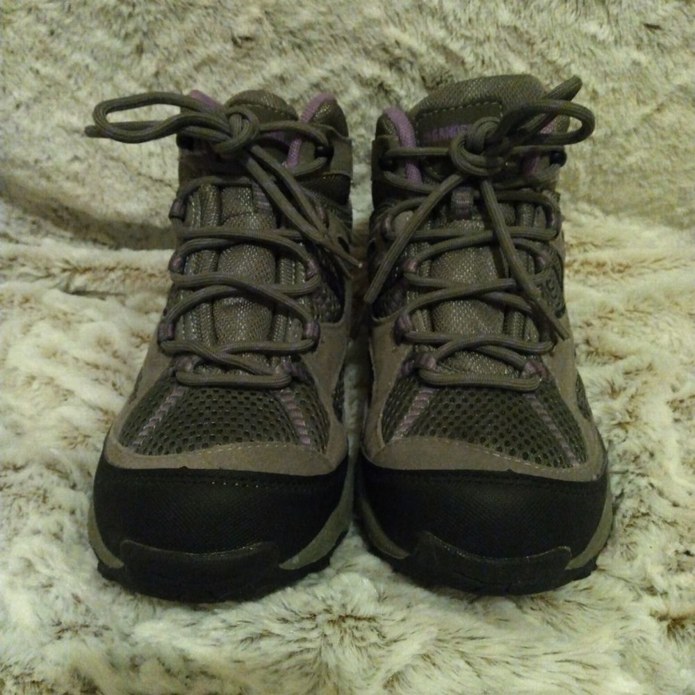 Gander Mountain girls shoes. - Picture 6 of 10